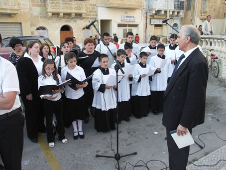 B2 Mro Jos Galea directs Nativitas and Altar Boys' Choir