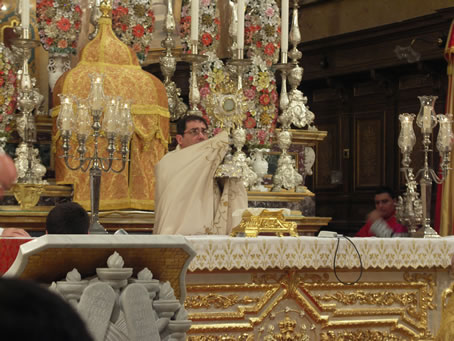 H7 Archpriest imparts Eucharistic Benediction