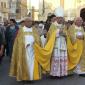 D3 Archpriest with the reliquary of the Saint