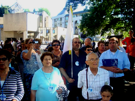 B9 Joseph Refalo from Radju Bambina and his wife Michelina in front