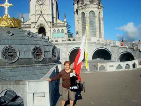 B6 Mrs Jean Sultana in front of the Basilica