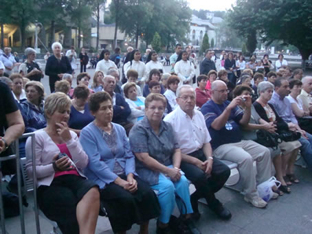 E9 In front row Monty and Jean Sultana