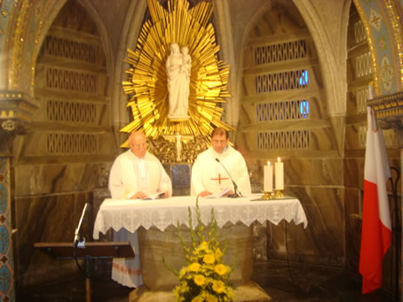 B7 Archpriest and Fr Sultana celebrating Mass