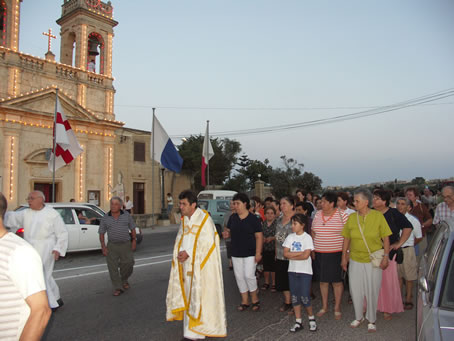 D2 Fr Joseph Cini leads the faithful in procession