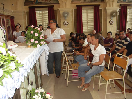 A8 Choir members playing guitars