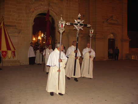 G4 Procession leaves Basilica