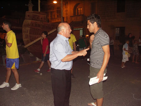 D6 Can Refalo gives directions to Aaron Agius