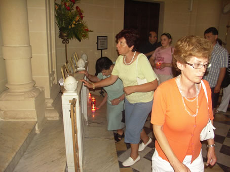 G5 Placing the candles in front of the Chapel