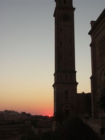 D4 Sunsets behind Ta' Pinu Sanctuary