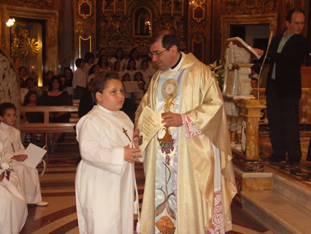 J4 Archpriest hands certificate of the occasion