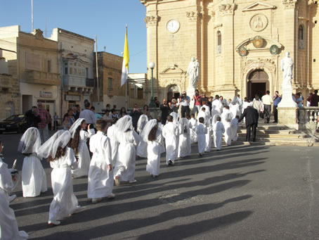 B2 entering the Basilica