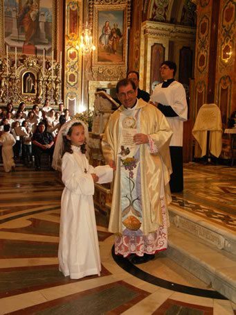 J7 Archpriest hands certificate of the occasion