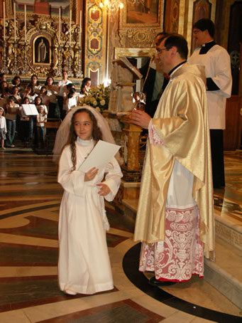 K7 Archpriest hands certificate of the occasion