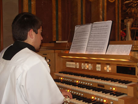 C3 Organist Mario Curmi