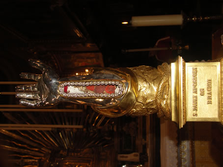 F3 The reliquary housing the right wrist bone of St Paul