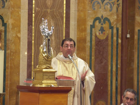 A9 Archpriest Refalo during the homily