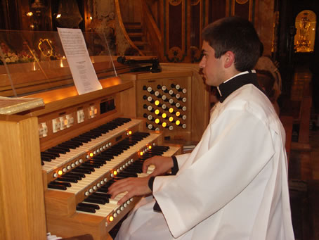 B9 Organist Mario Curmi