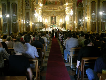 H1 Congregation in nave