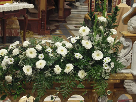 B9 Flower decorations on Presbytery