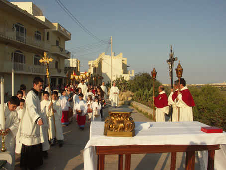 E8 Procession arrives on Belvedere