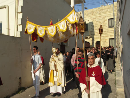 B9 The Holy Eucharist in Trejqet San Guzepp