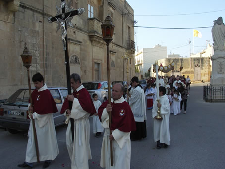 C4 Back into St Anthony Square