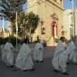 D2 The clergy walks in procession