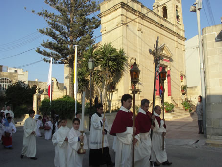 C9 Passing by the Church