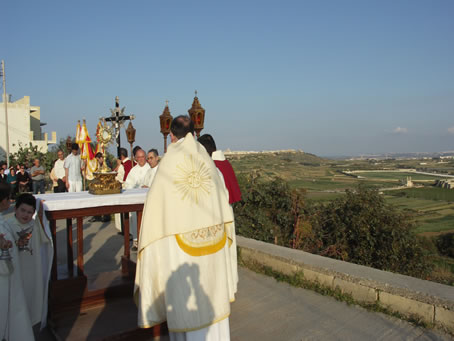 F6 Nuffara Hill and Malta in background