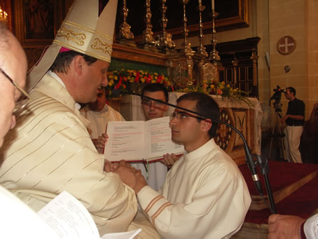 D2 Richard vows his obedience to Bishop