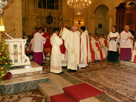 E2 Xaghra Archpriest Emeritus puts the dalmatic on Deacon Bajada