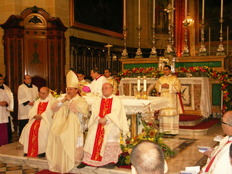 G1 Deacon Bajada prepares for Offertory