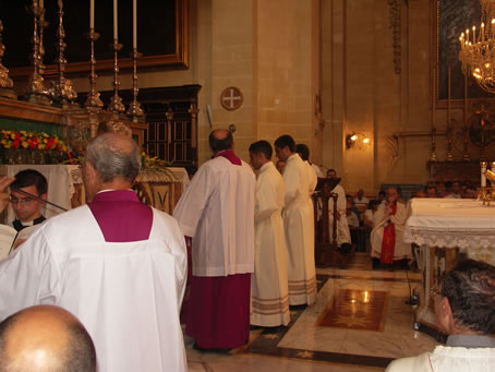 C8 The candidates approach High Altar