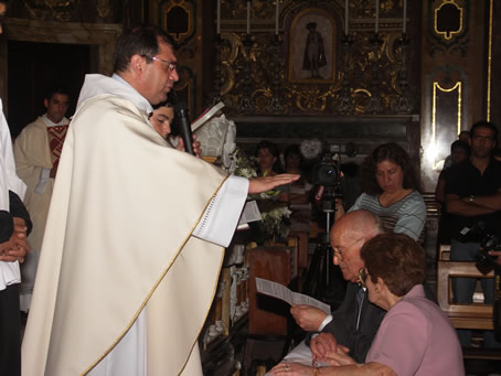 B8 Archpriest's blessings on the couple