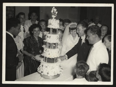 H1 Cutting the wedding cake 1959