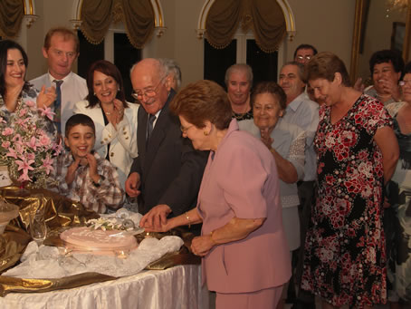 H2 Cutting the anniversary cake 2009