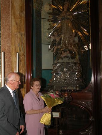 E9 Bouquet of flowers for Our Lady