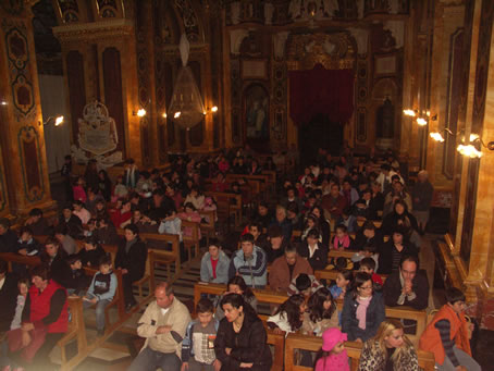 I5 Congregation in nave