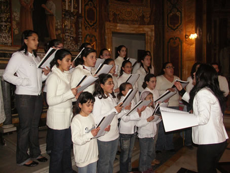 A4 Choir Voci Angeliche singing the Gloria