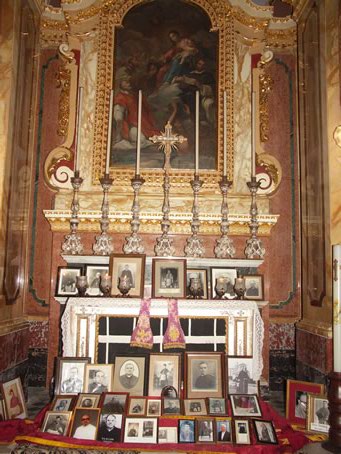 F8 Altar dedicated to the Souls in Purgatory (1)