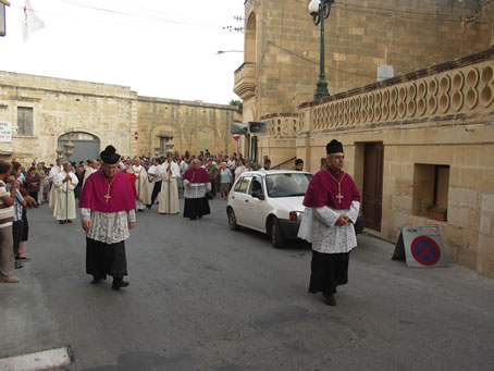 J8 Procession in Triq Gnien Xibla