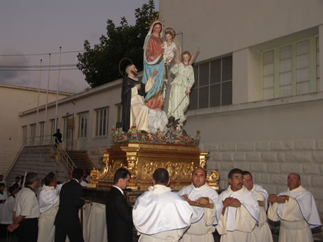 K2  Procession in Triq it-Tigrija with School in background