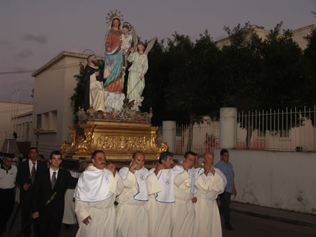 K5  Procession in Triq it-Tigrija with School in background