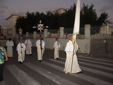 K4  Procession in Triq it-Tigrija with School in background