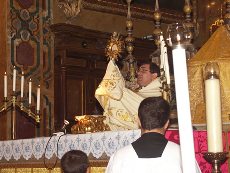 O3 Benediction with the Blessed Sacrament