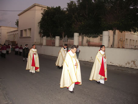 L1  Procession in Triq it-Tigrija with School in background