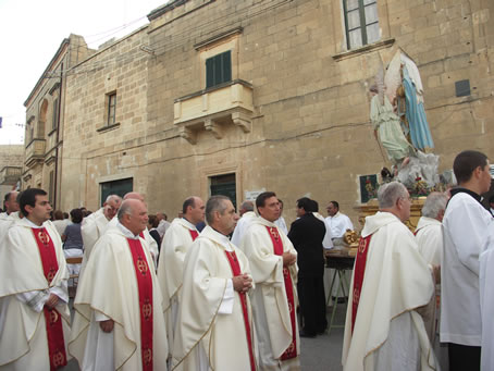 J2 Clergy moving to Nazzarenu Church