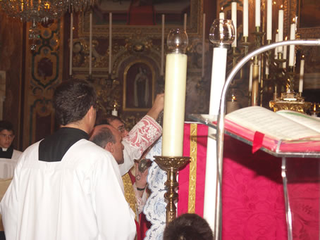 O1 Incensing the Blessed Sacrament