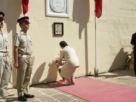 D8 Minister for Gozo places bouquet