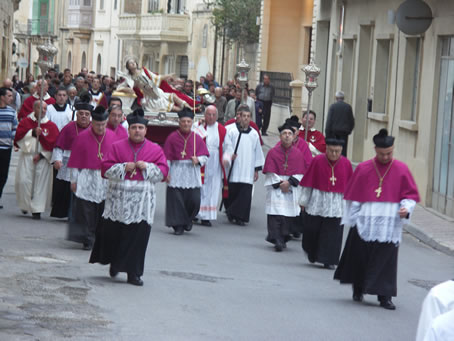 E8 Procession coming up Triq il-Knisja